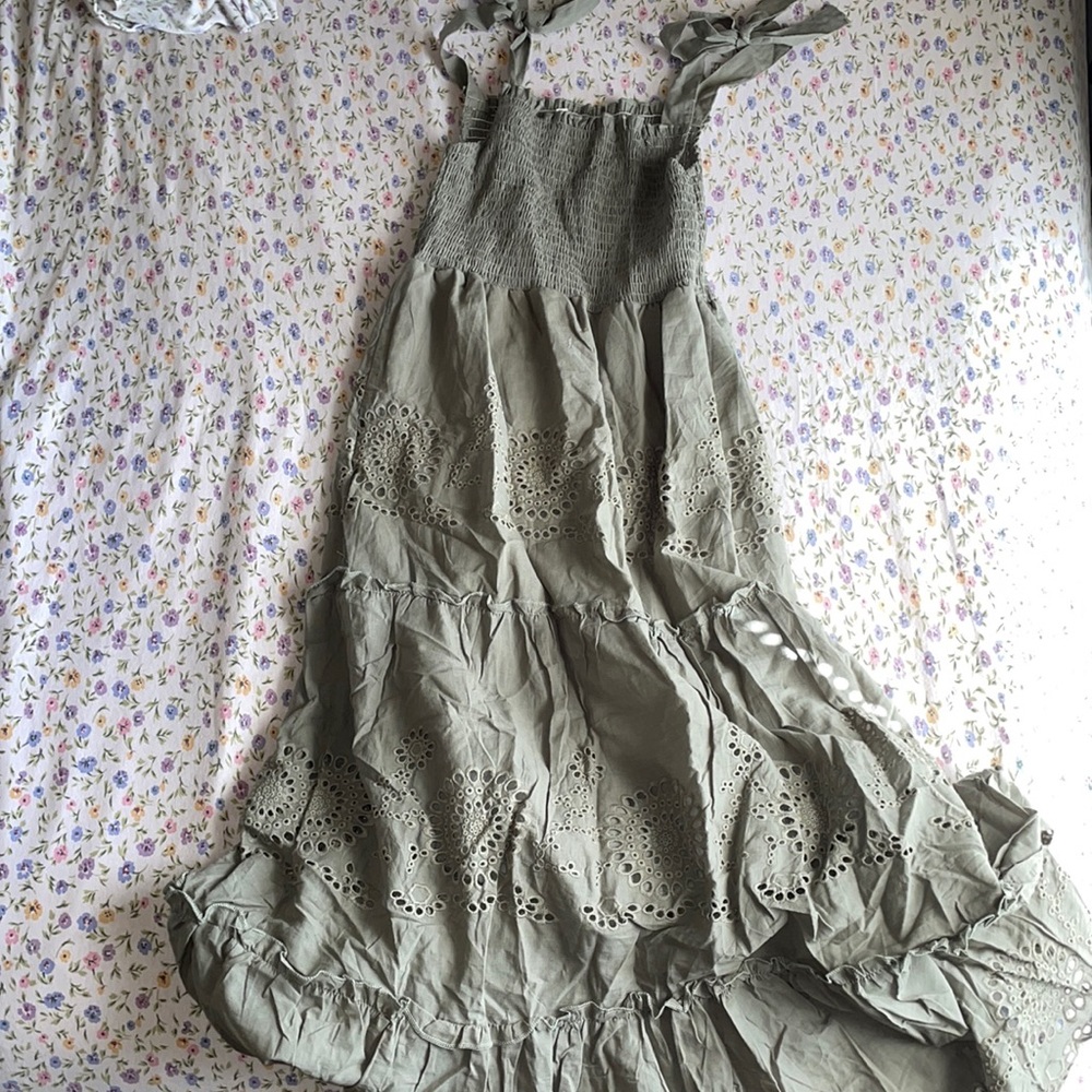 Green lace midi dress